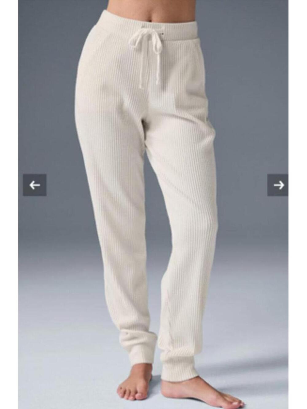 alo Muse ribbed sweatpant jogger size small in ivory